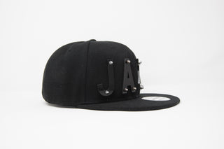 Jaza Snapback Cap in Schwarz Hip Hop Style